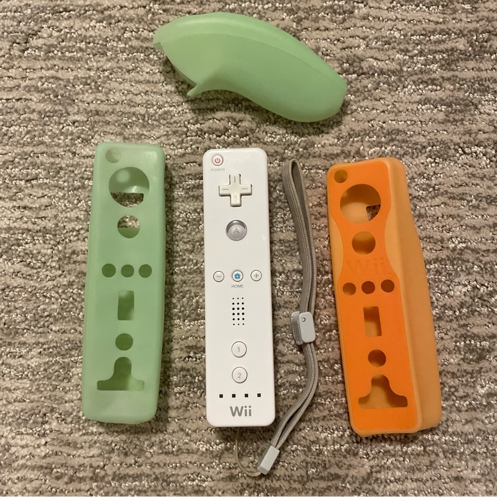 Official OEM Nintendo Wii Remote White Controller With Protective Cases Untested
